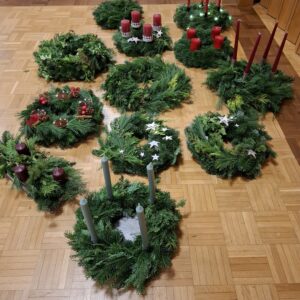 Adventskranzbinden
